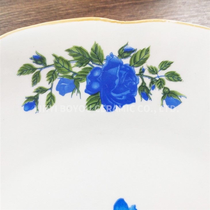 18 Pieces Ceramic Dinnerware Set