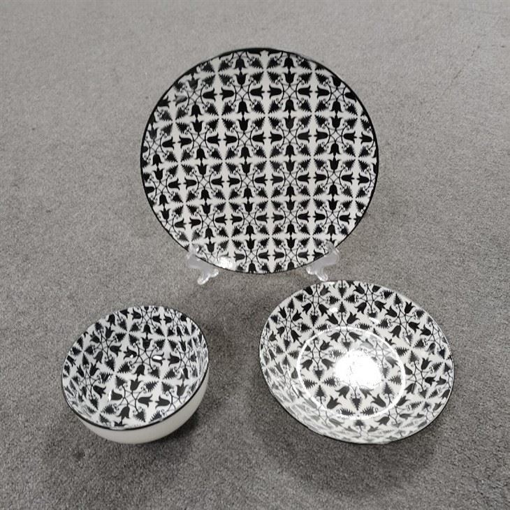 Set veselă cu imprimeu negru