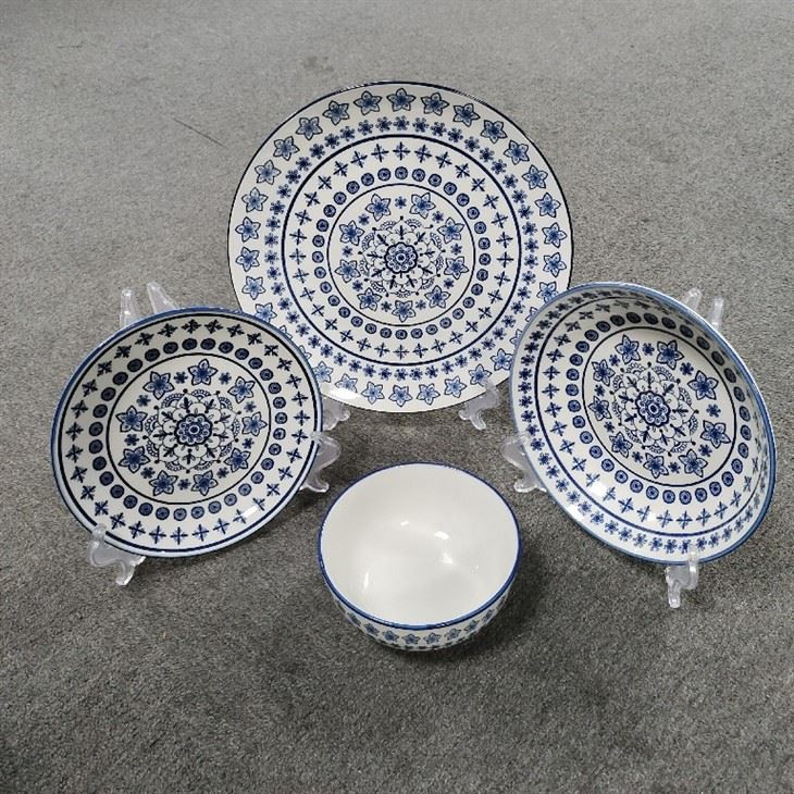 Set de ceramică cu model albastru
