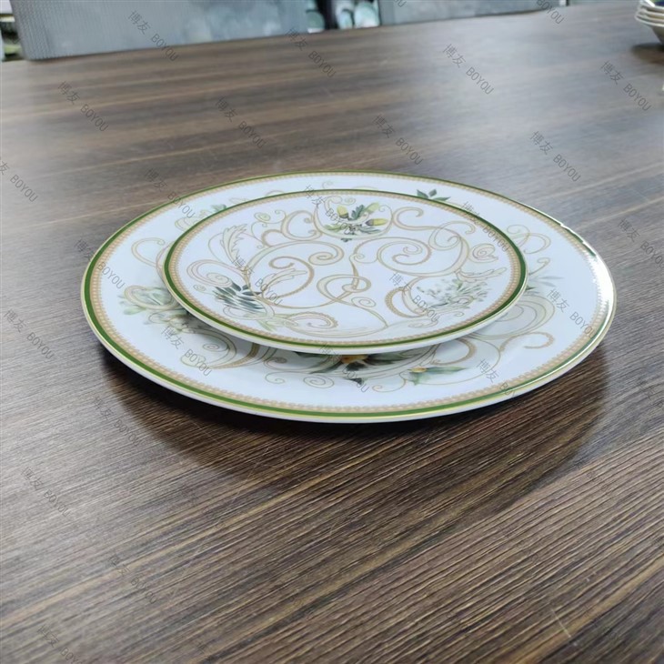 Set de farfurii din ceramica cu flori si linie de culoare