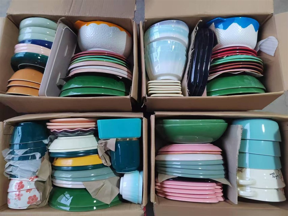 Produse de stocare cu glazură colorată