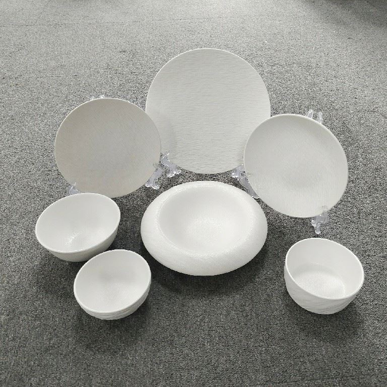 Vesela din ceramica smaltata in relief