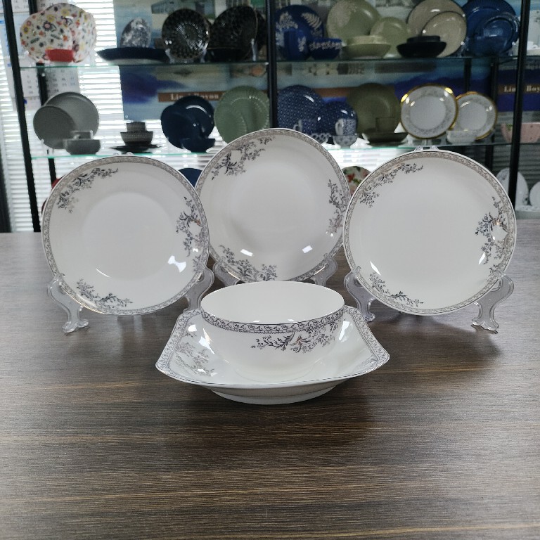 Set de ceramică cu aplicație de praf de aur