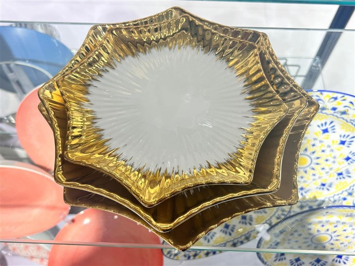 Gold Line Dinnerware Set