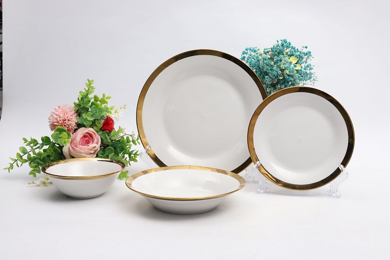 Set de veselă Gold Rim