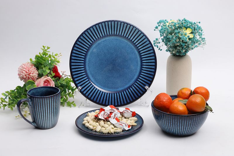 Set de veselă cu glazură reactivă