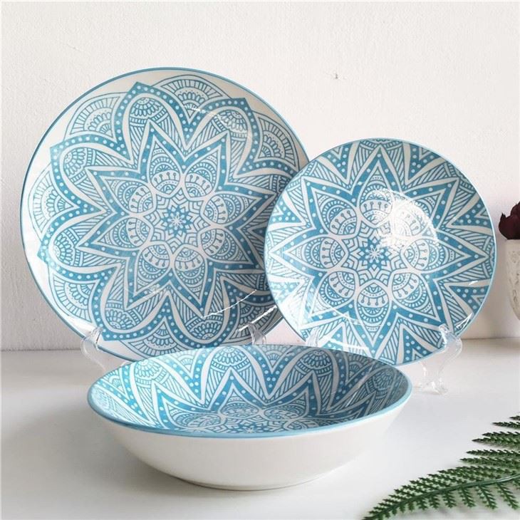 18 Pieces Ceramic Dinnerware